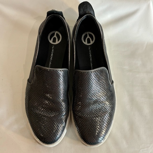 WISHBONE Sz 10 Slip On Loafers Snake Print Metallic Rubber Soles Slides Shoes - Picture 3 of 9